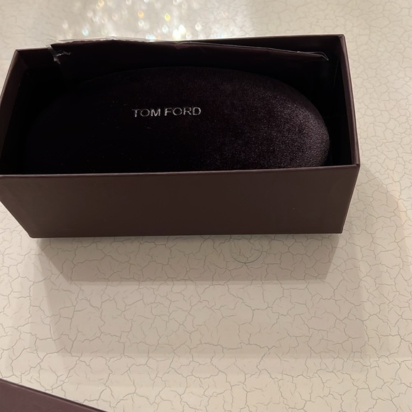NWB Authentic Tom Ford Luxury Sunglasses Velvet Case + Cleaning Cloth + Box. - Picture 7 of 10
